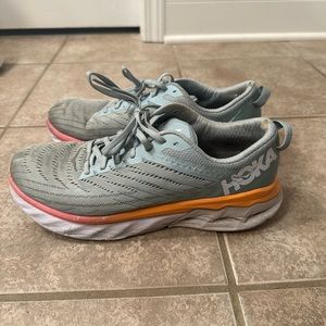 Size 10.5 women’s Hokas